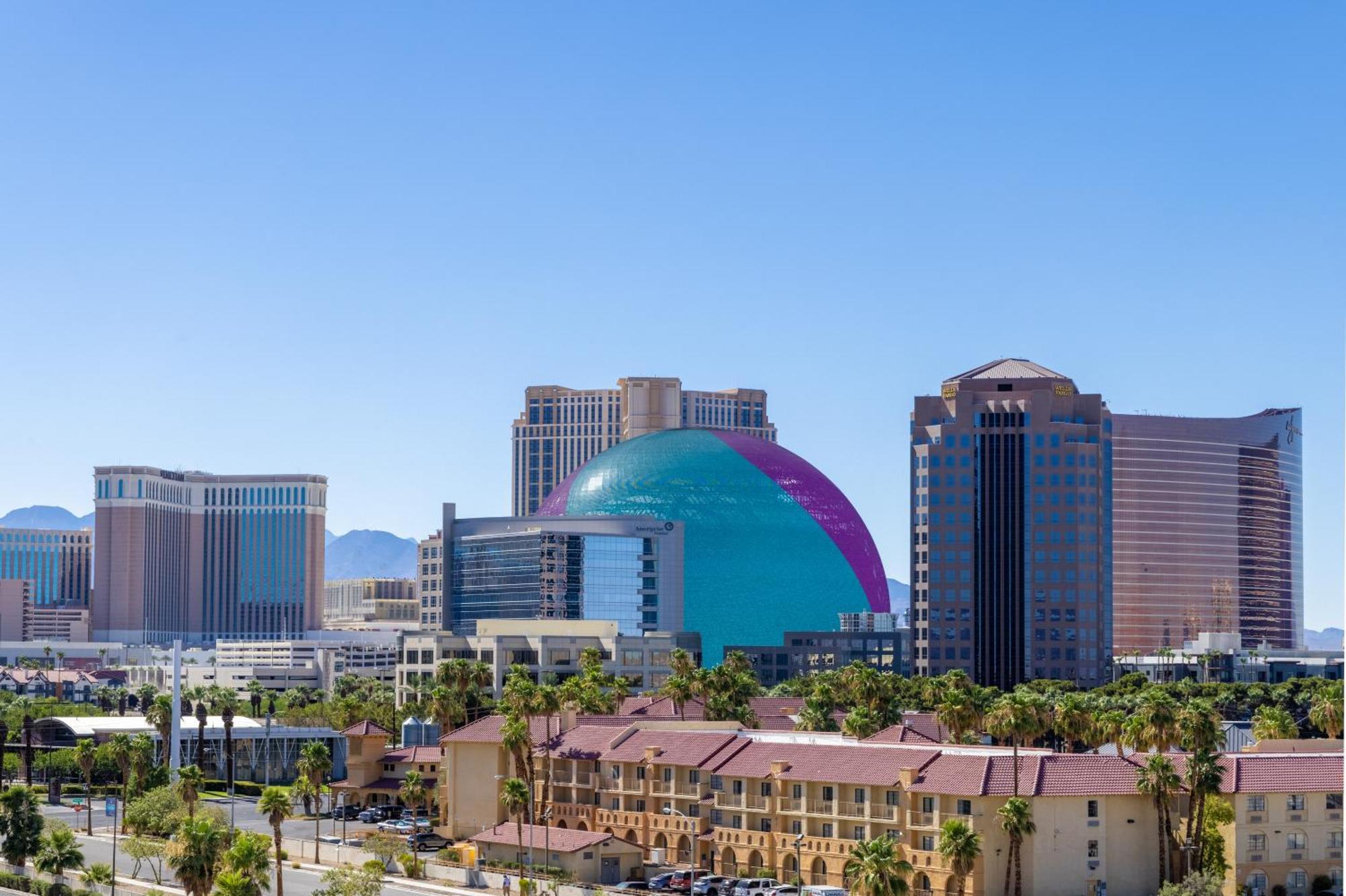 Doubletree By Hilton East Flamingo